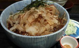 お昼ごはんの「ぶっかけ辛味大根そば」