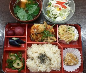 ちょっとずつ多品目のヘルシーな玄米弁当